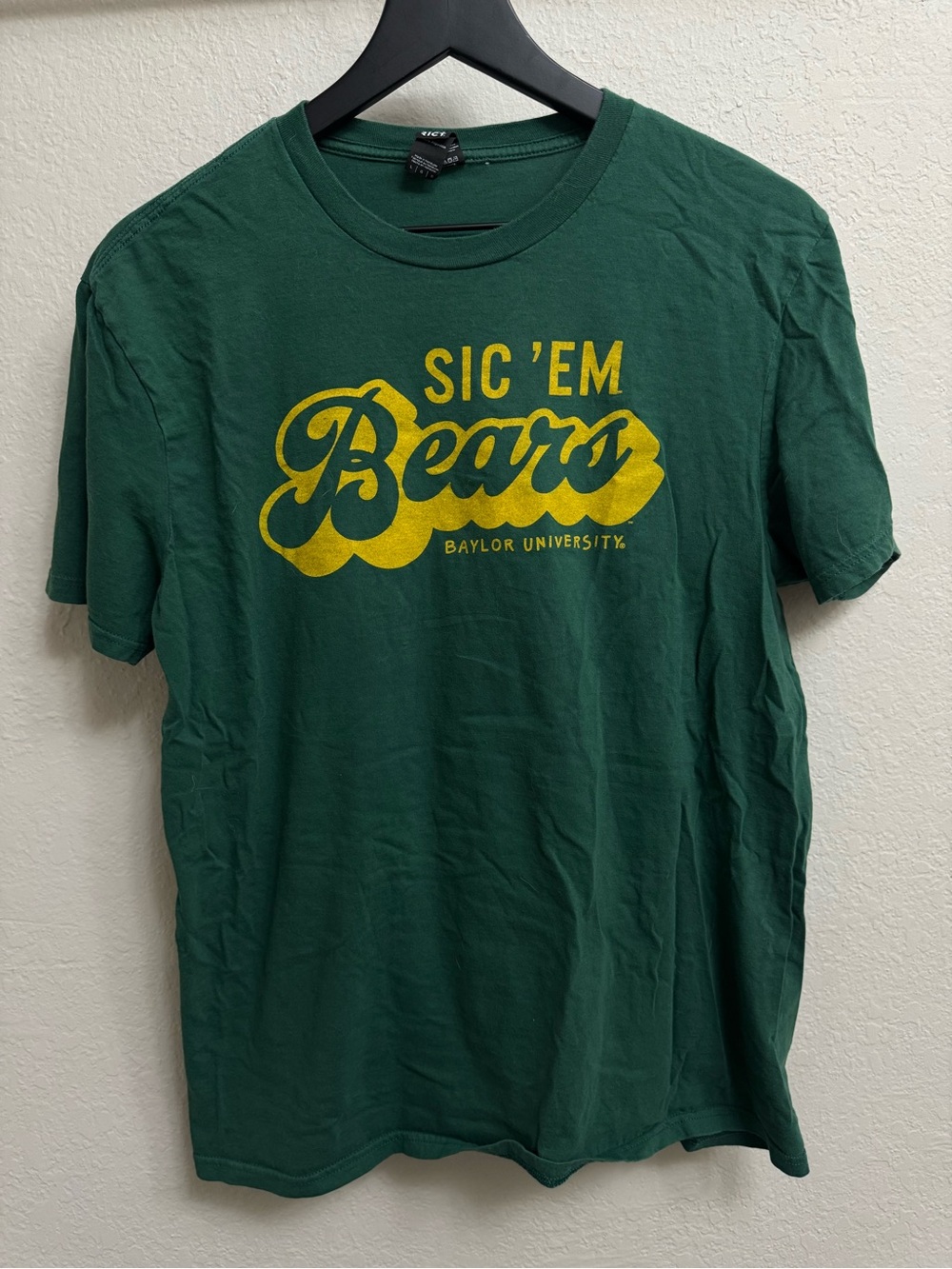 Baylor University "Sic 'Em Bears" Green Graphic Tee
